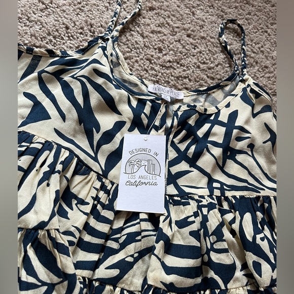 Patrons of peace- flowy cropped tank top navy and cream tropical print - Picture 3 of 3
